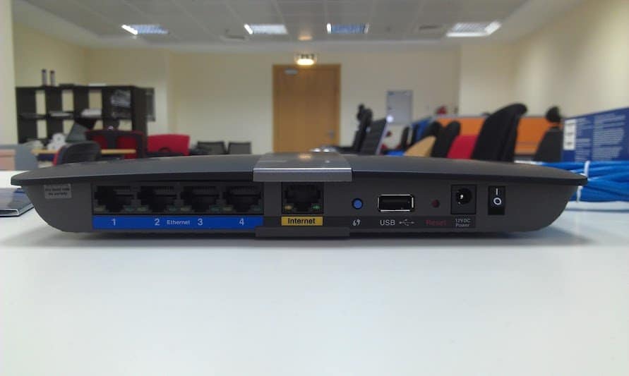 Extend your Wi-Fi network with the use of Cisco EA4500 routers.