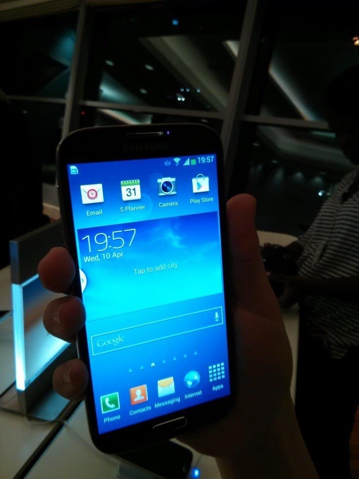 Samsung Galaxy S4 sneak peek Dubai [Pictures & Videos]