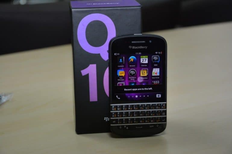 BlackBerry Q10 Unboxing [Photo Gallery]