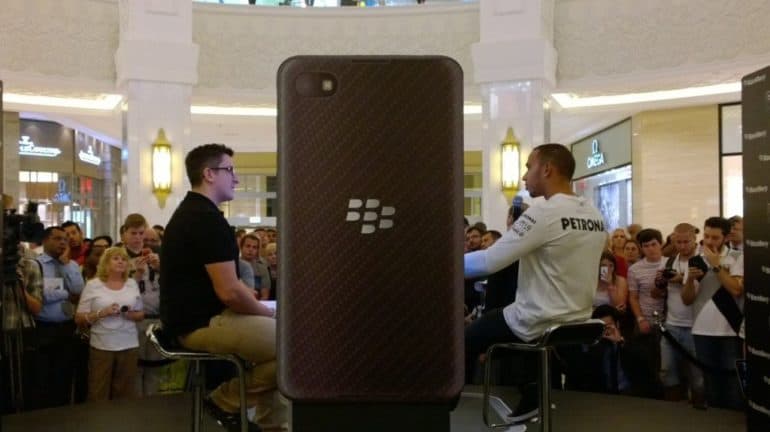 Lewis Hamilton visits BlackBerry store in Dubai .