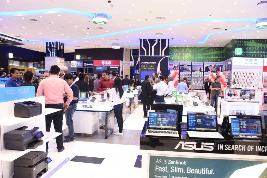 द दुबई मॉल में जैकी के इलेक्ट्रॉनिक्स आउटलेट को नए रूप में नवीनीकृत किया
