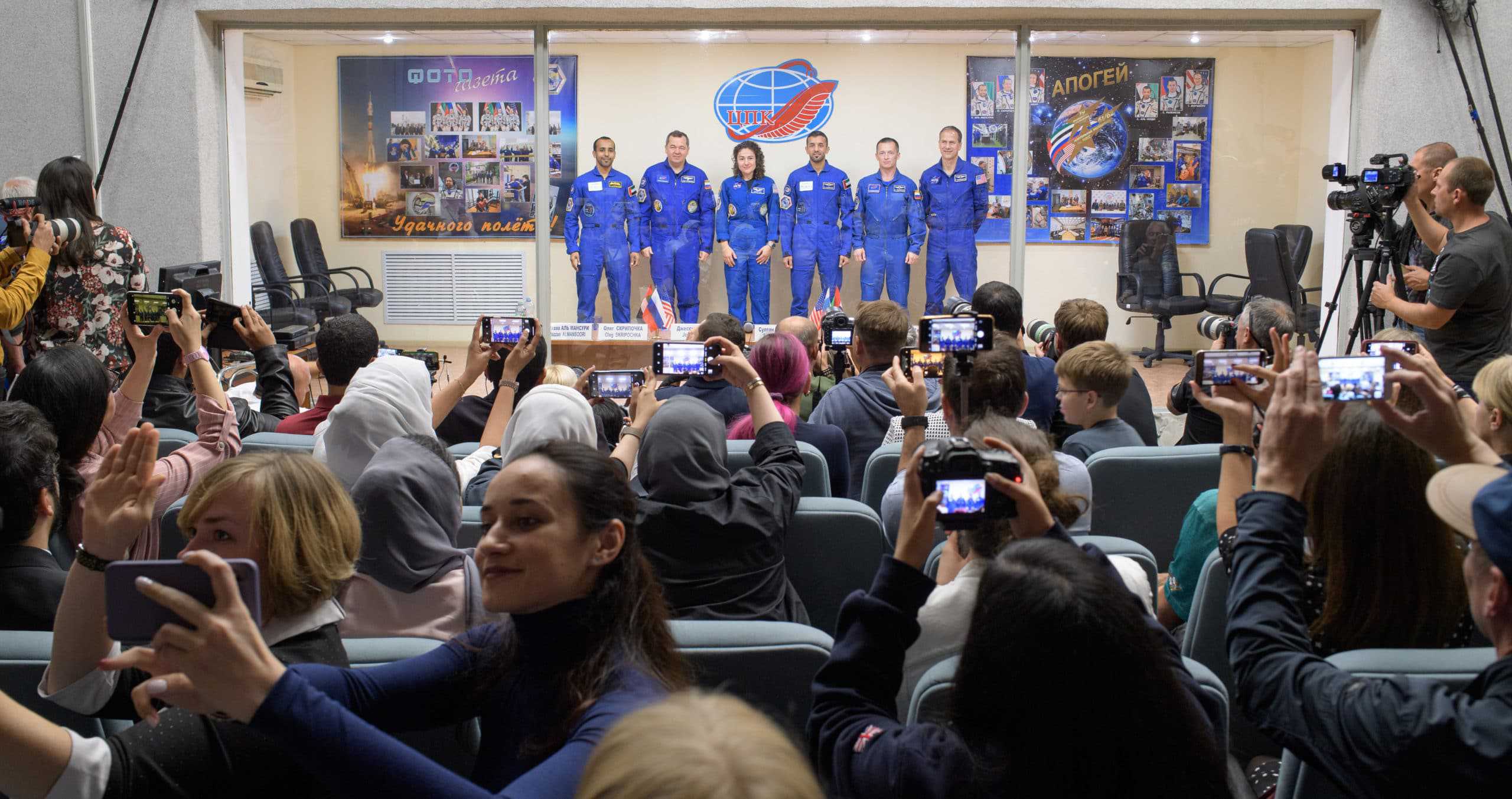 BRSC, ilk Əmirlik Astronavtının ISS-yə başlamasının bir ilini qeyd edir
