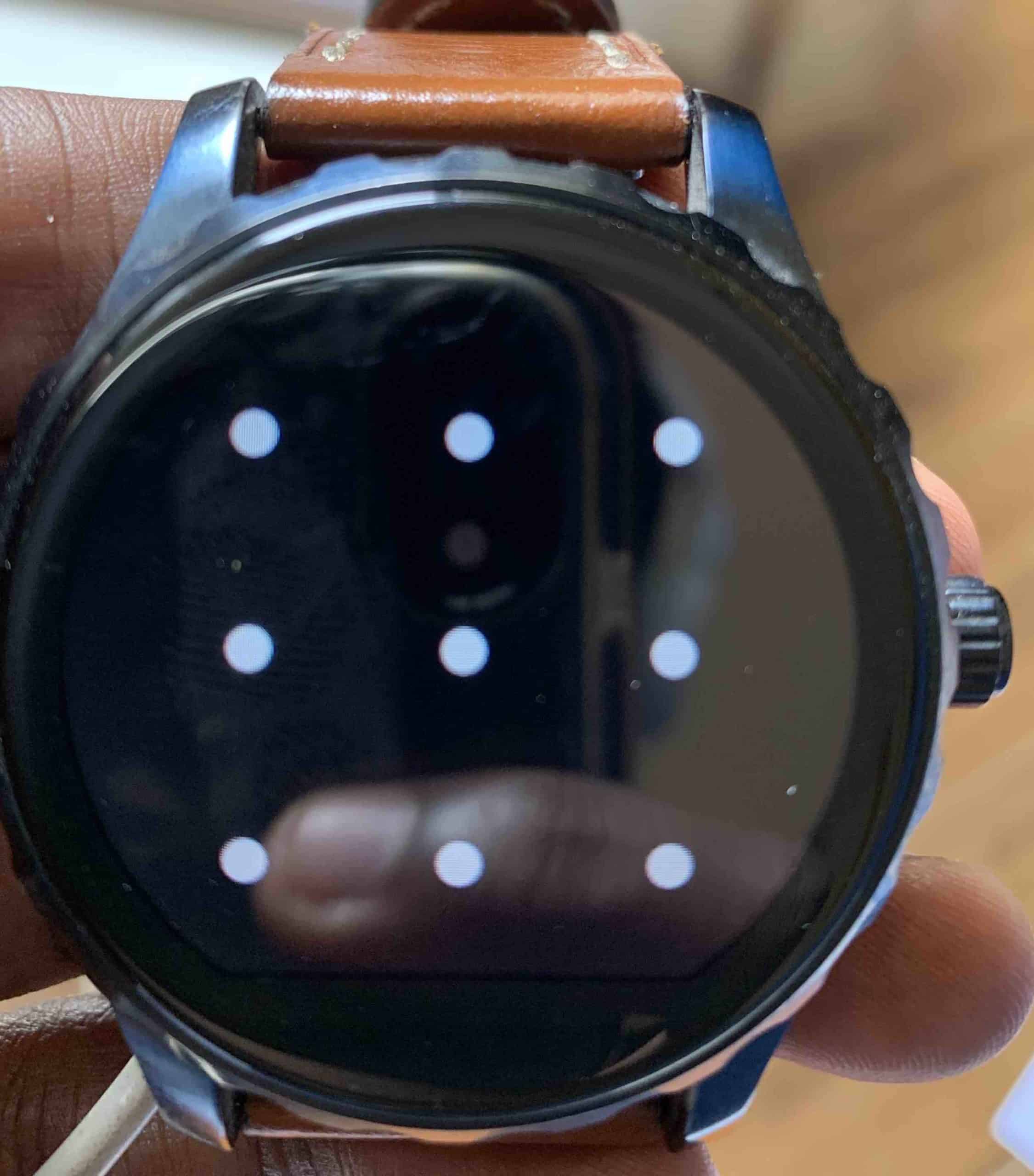 በእርስዎ Wear OS smartwatch ላይ የማያ ገጽ ቁልፍን እንዴት ማንቃት እንደሚቻል