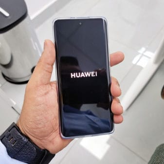 Huawei Nova8の開梱。