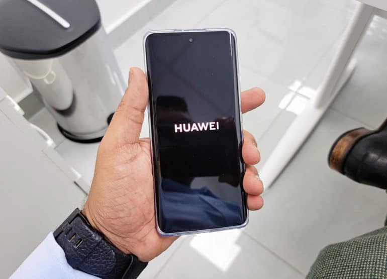 Huawei Nova8の開梱。