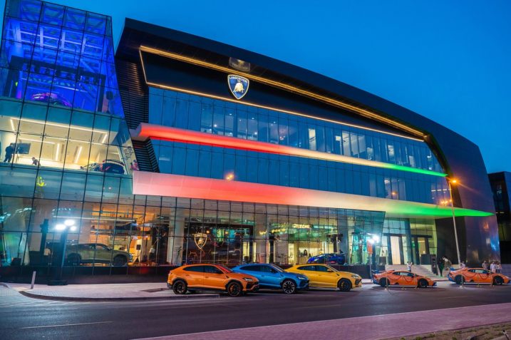 Lamborghini Dubai kontzesionarioa eta pop-up Lamborghini Lounge inauguratu dira Dubain