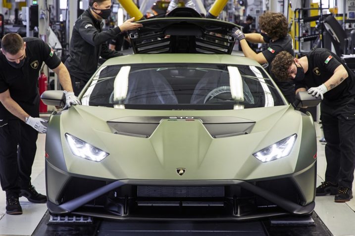 Automobili Lamborghini завершив 2021 рік з чудовим рекордом за весь час: по всьому світу було доставлено 8,405 автомобілів!
