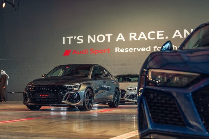 အသစ်စက်စက် Audi RS3 သည် ဒူဘိုင်းရှိ တစ်ပတ်ကြာ Audi Sport မြင်ကွင်းတွင် ဒေသတွင်း အကြိုကြည့်ရှုမှု ပြုလုပ်သည်။