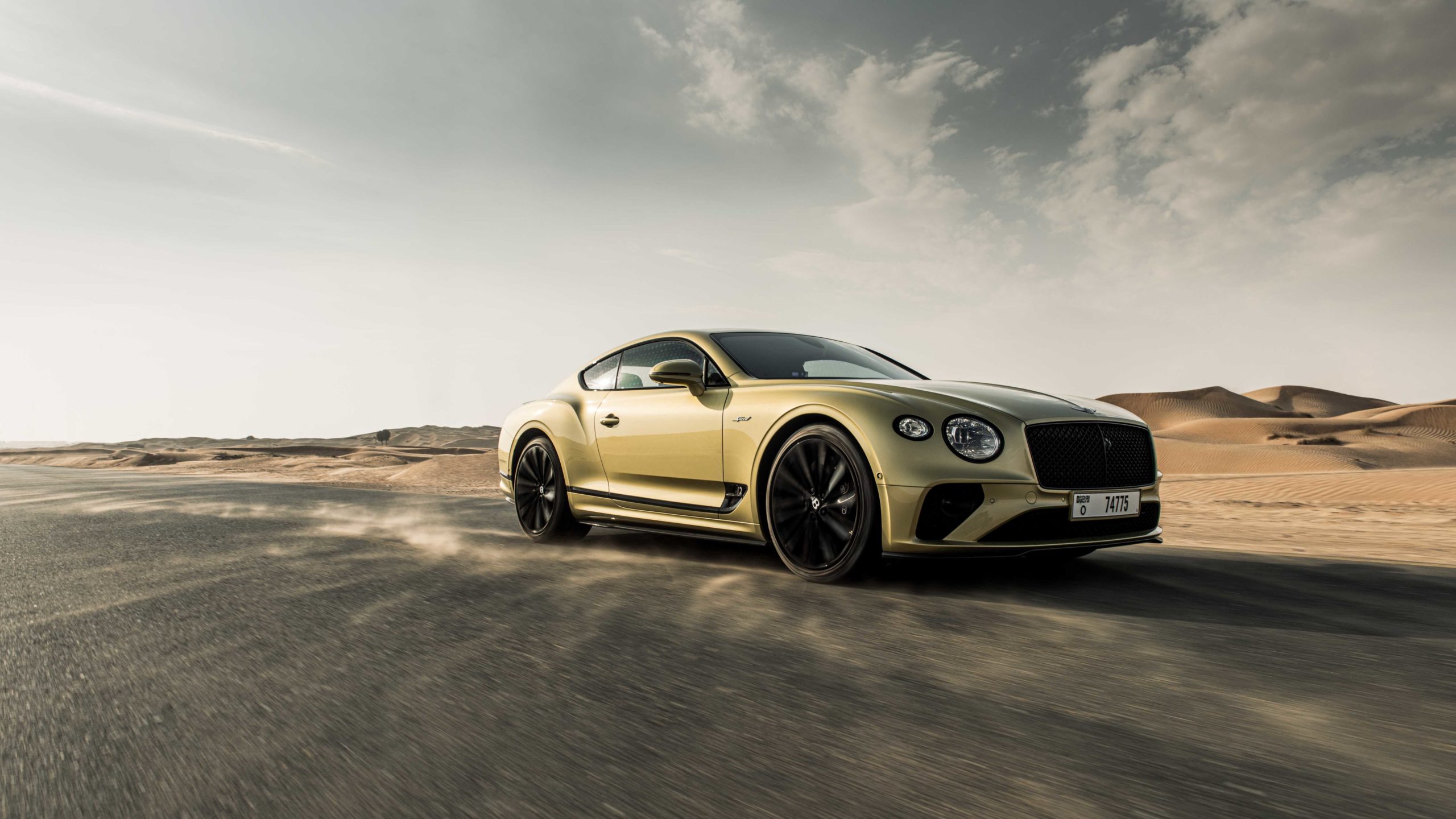 Bentley alcanza un año récord con una demanda sin precedentes de modelos híbridos de lujo