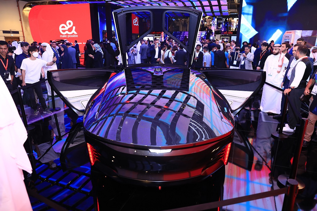 Cadillac and e& Collaborate to Bring the Coveted ‘Car of The Future’ to GITEX 2022 Introducing the InnerSpace Concept