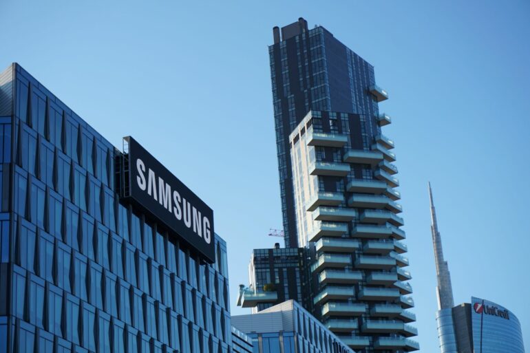 Due to sluggish demand, Samsung's earnings drops by 23%
