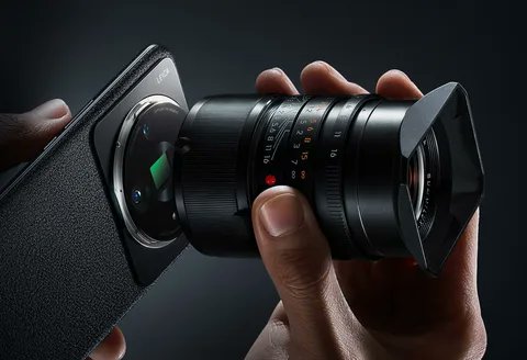 The all-new Xiaomi concept allows users to clip on a full-size Leica Lens