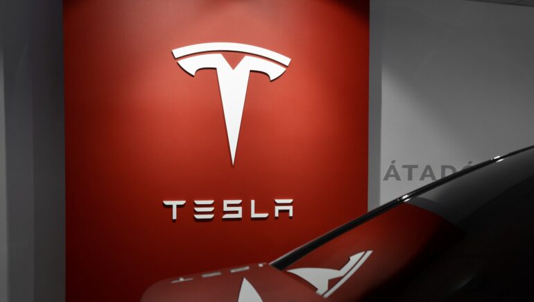 JPMorgan Analyst Outlines Bank's Future Projections for Tesla's Stock Performance