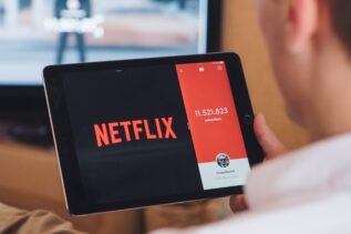 Netflix trials TV games with mobile phones as controllers