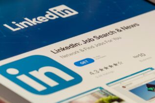 LinkedIn Makes it easier for members to apply for jobs on mobile.