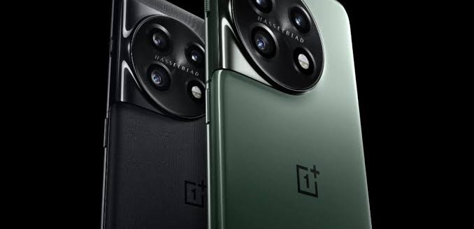 OnePlus 12 Unveil: Bigger Battery, Speedy Charge, and Sneak Peeks Galore!
