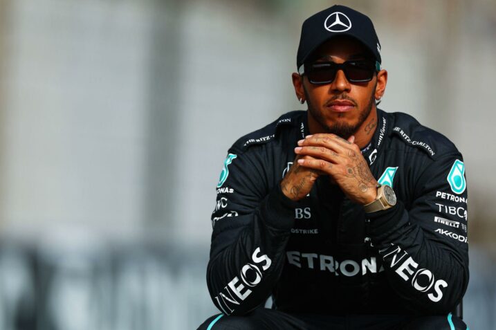 The Delays in Lewis Hamilton's Mercedes Contract: Unveiled