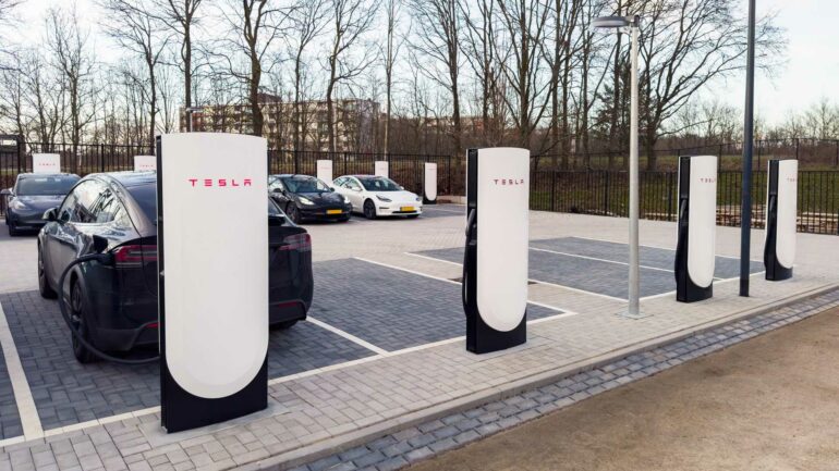 Tesla's V4 Supercharging Dispensers Bring New Features to EV Charging