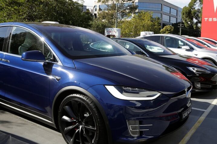 A door safety issue triggers Tesla to recall 120,000 vehicles!!
