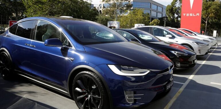 A door safety issue triggers Tesla to recall 120,000 vehicles!!