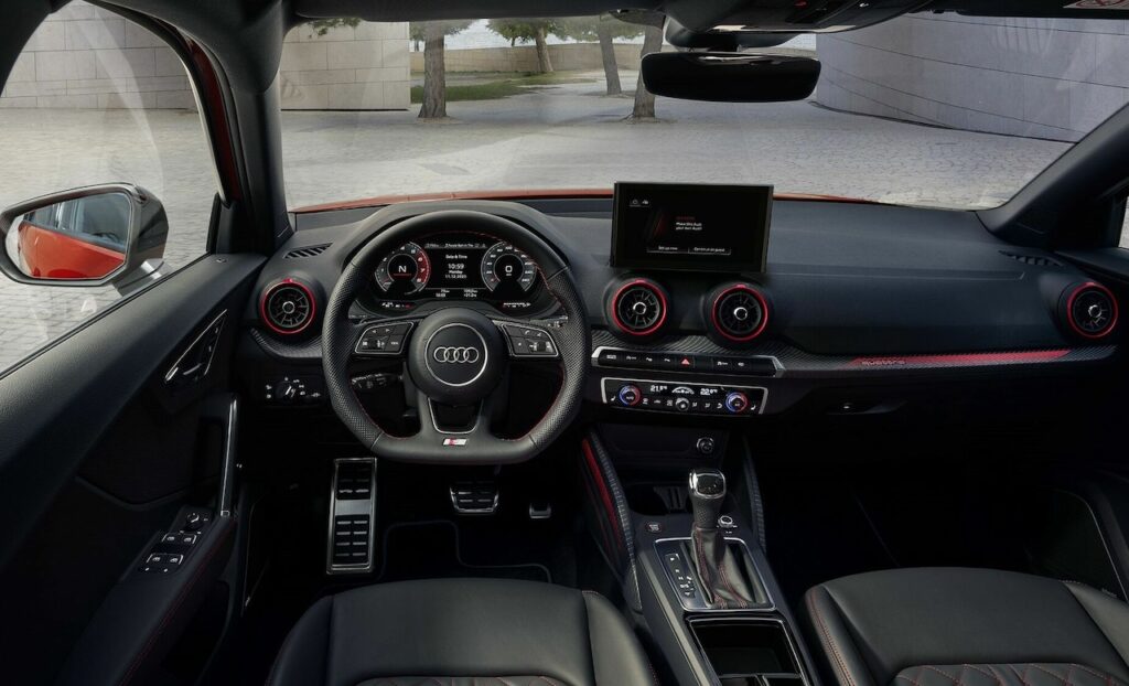 Update for the Audi Q2: New infotainment system with touchscreen and the Audi virtual cockpit
