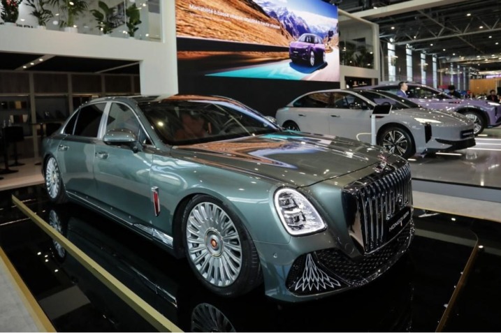 2024 Paris Motor Show, HONGQI GUOYA, luxury executive sedan, Golden Sunflower sub-brand, V6TD/V8TD + HEV powertrain, 8-speed automatic transmission, intelligent four-wheel drive, handcrafted interiors, luxury customization, intelligent driving assistance, Chinese aesthetics, European luxury market, media attention, China’s longest-established car brand, traditional craftsmanship, global expansion, luxury automotiv