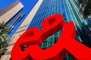 Ericsson, e& UAE, 5G network, dual-band Massive MIMO, AIR 3229, 5G deployment, energy-efficient 5G, sustainable network expansion, network capacity, Ericsson Radio System, telecommunications UAE, radio access network, mobile connectivity, telecom innovation, UAE technology, Ericsson Silicon