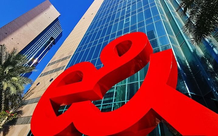 Ericsson, e& UAE, 5G network, dual-band Massive MIMO, AIR 3229, 5G deployment, energy-efficient 5G, sustainable network expansion, network capacity, Ericsson Radio System, telecommunications UAE, radio access network, mobile connectivity, telecom innovation, UAE technology, Ericsson Silicon