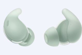 Close-up of the silicone fins ensuring a secure fit in the ear.