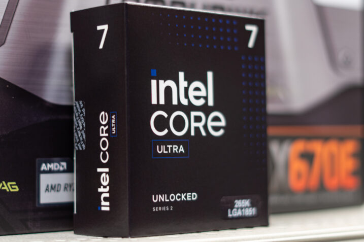 Image of the Intel Core Ultra Series 2 processor packaging