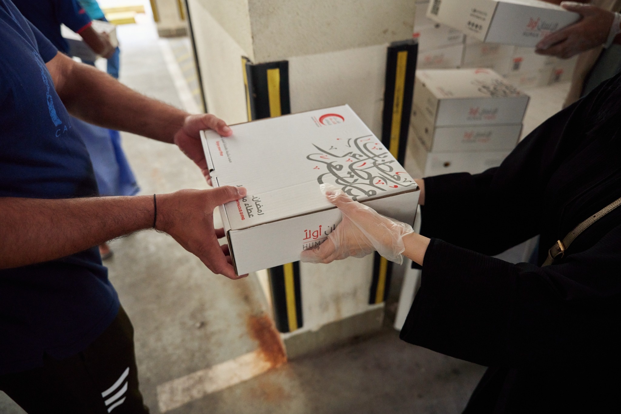 OPPO UAE and Emirates Red Crescent iftar meal distribution in Dubai