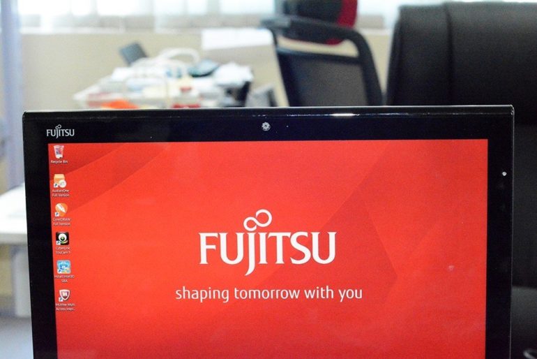 Fujitsu Stilist Q704 [Şəkil Qalereyası]